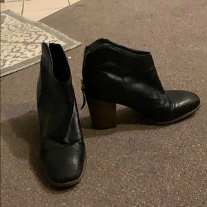 Clarks black leather heeled bootie